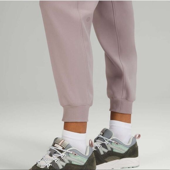 Lululemon On the Fly Jogger 28" *Woven in Dark Chrome - Picture 4 of 10